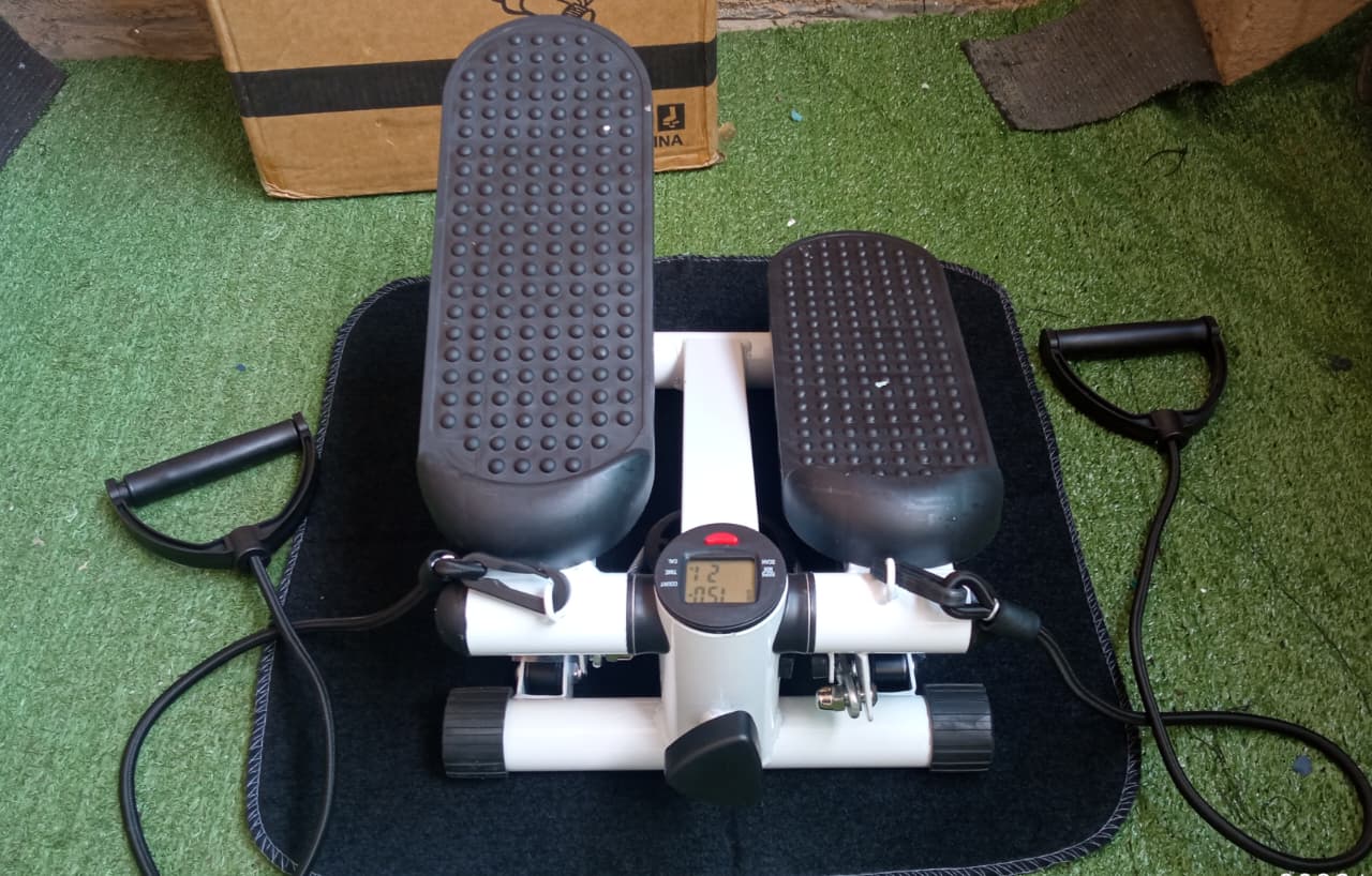 Mini Stepper Machine - Image 3