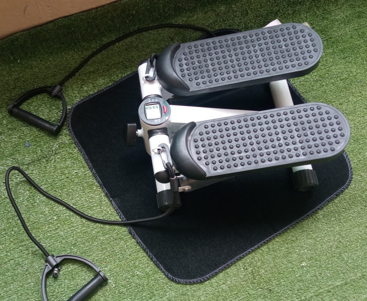Mini Stepper Machine - Image 2